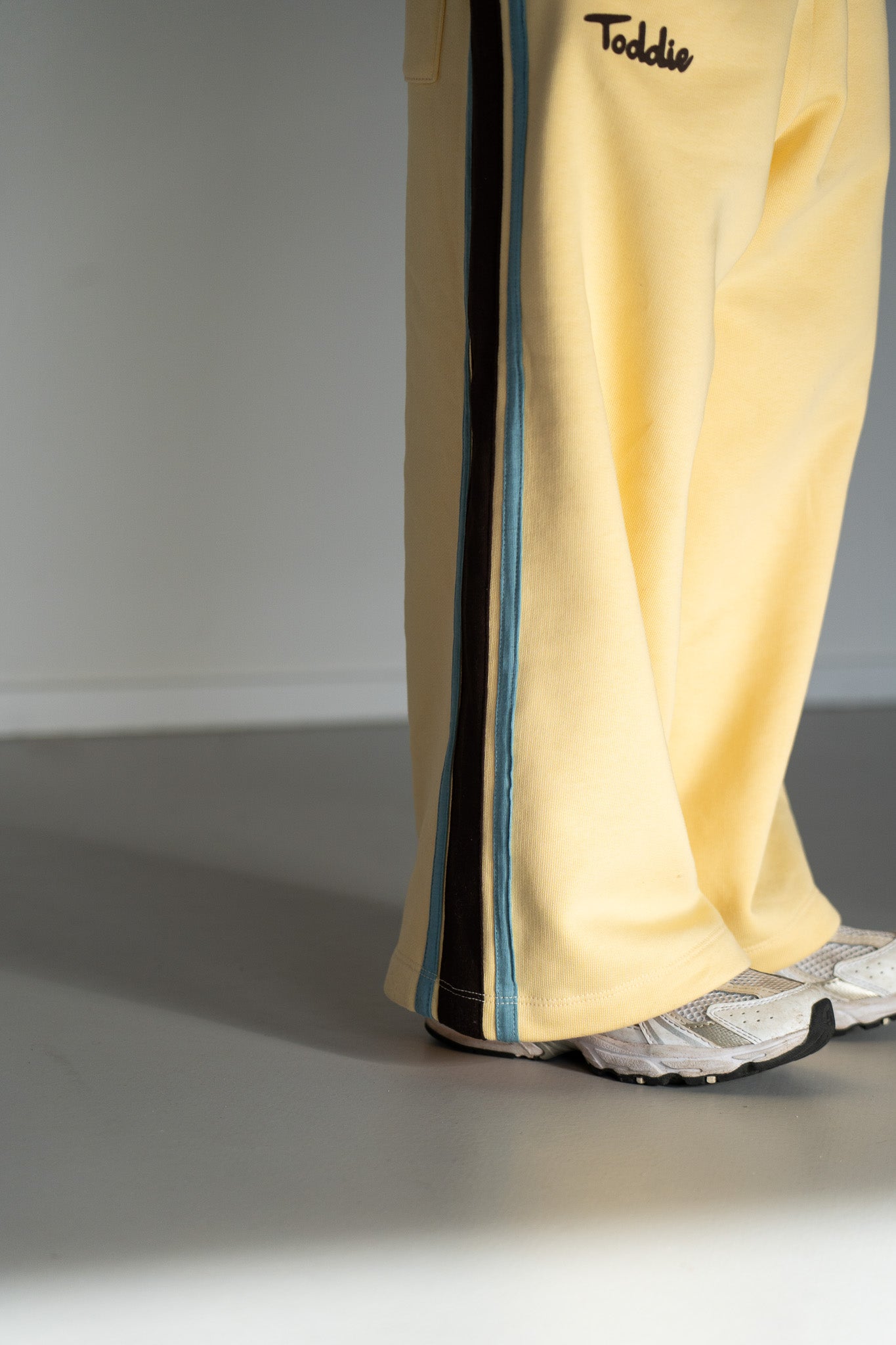 Wide Leg Jogger Butter Yellow