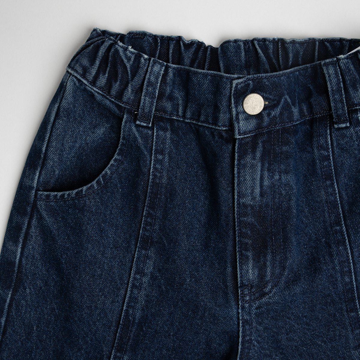 Balloon styled - Denim Jeans with elastic waistband, front pockets, and classic dark blue premium cotton fabric.